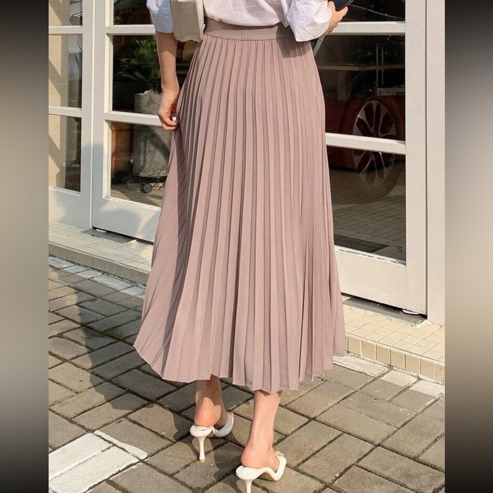Luxe black pleated skirt - Picture 12 of 16